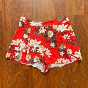 ❤️3 for $10 A&F Floral Pleated Shorts